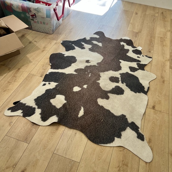 Cowhide Pattern Rug - Picture 2 of 7